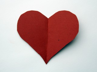 Simple Red Heart Paper Cut Desktop