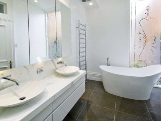 Stunning White Bathroom Remodel Design Idea